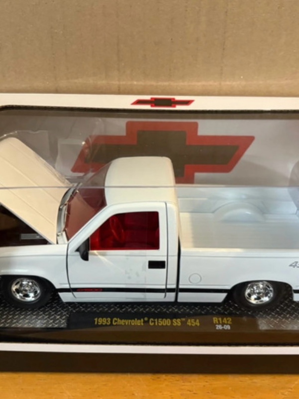 M2 1993 Chevrolet C1500 SS 454 Die-Cast Truck- White with Red Interior